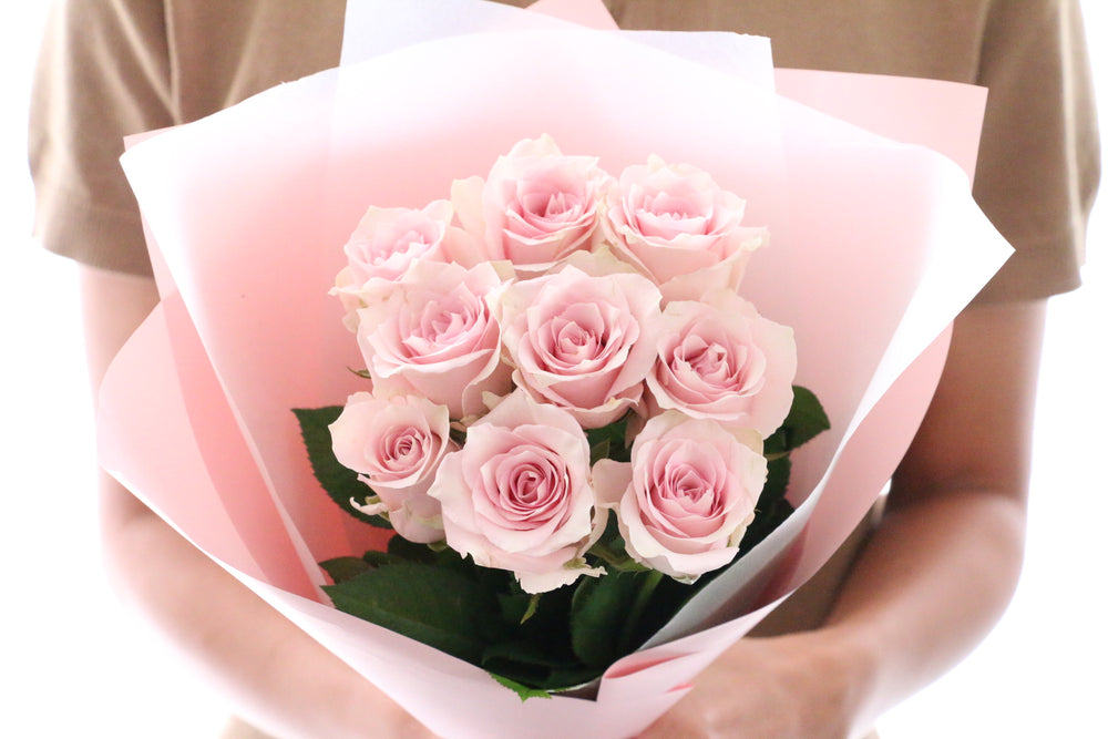 9本のピンク色のバラの花束