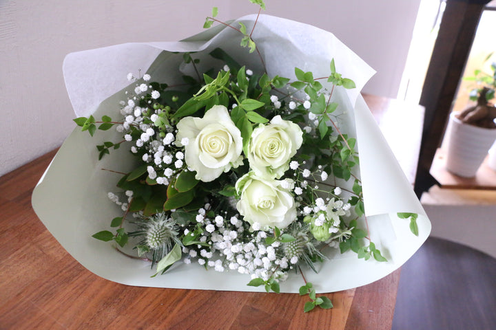 白・グリーンの花束 5,000円