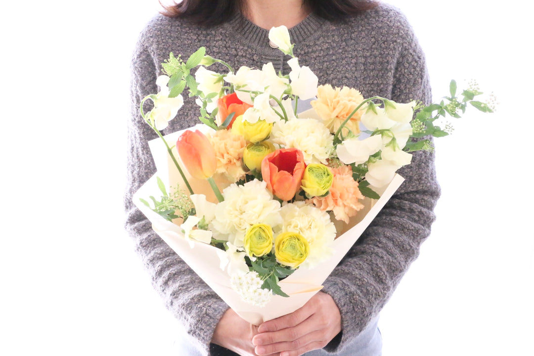 春のお花で束ねる花束 8,000円（黄色・オレンジ系）