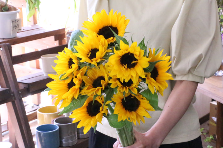 オレンジ色のひまわりの花束（10本）