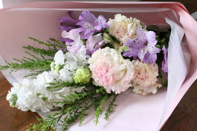 【供花】ピンク色のトルコキキョウ入り紫色・ピンク色のお供え花束 3,500円