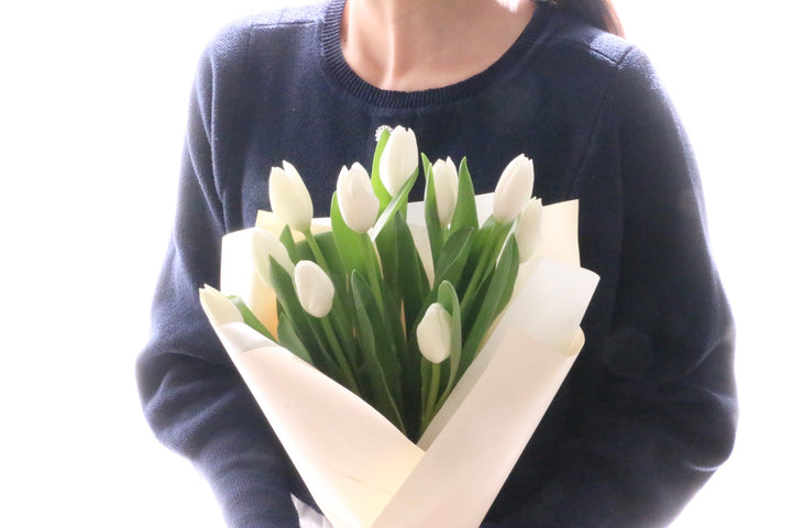白のチューリップの花束（10本）