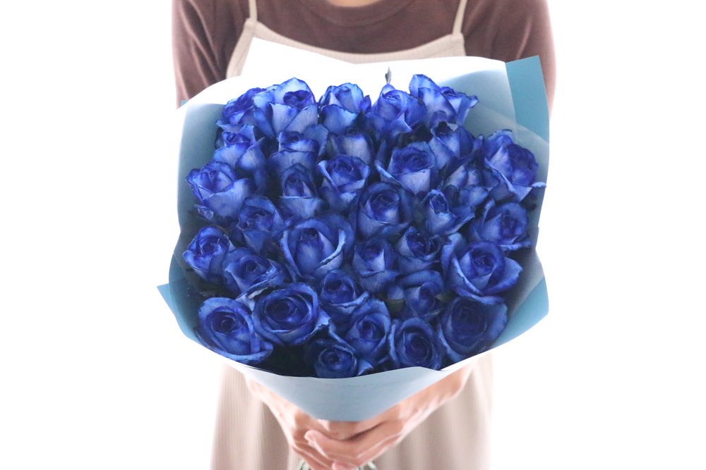 33本の青いバラの花束