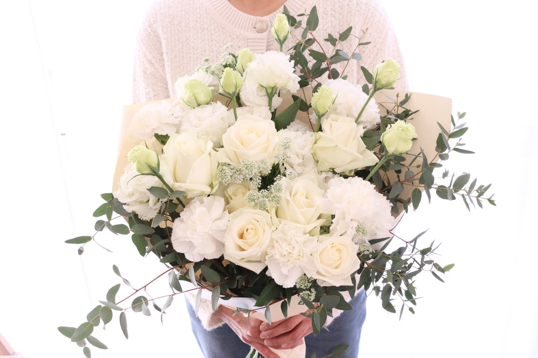 白・グリーンの花束 12,000円