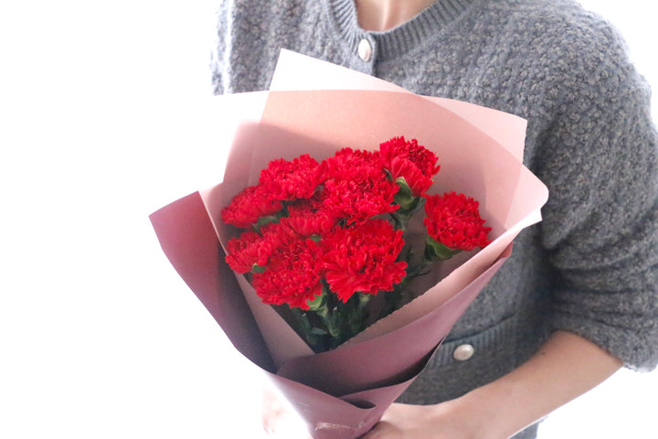 赤色のカーネーションの花束（10本）