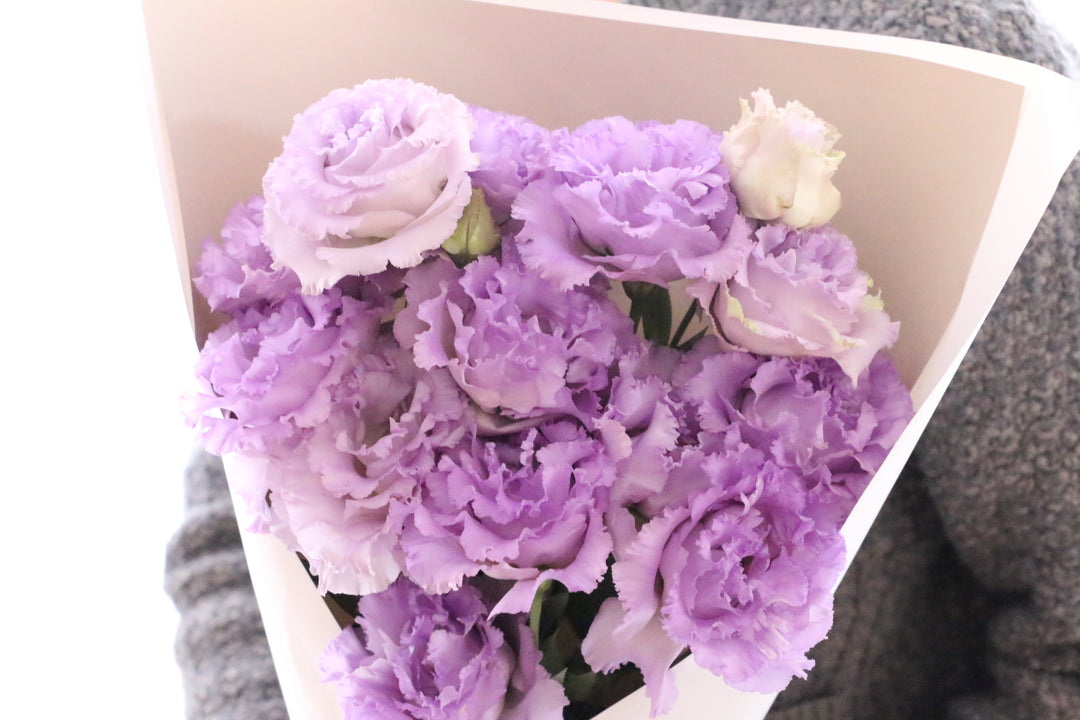 紫色のトルコキキョウの花束（4本）