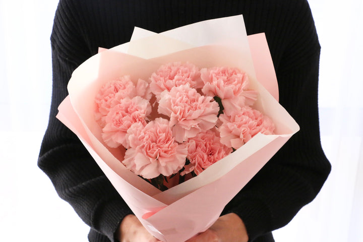 ピンクのカーネーションの花束（8本）-あなたの思いやりに感謝します