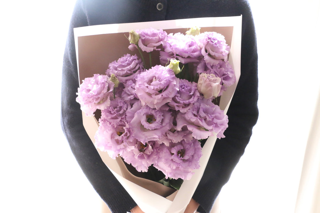 紫色のトルコキキョウの花束（6本）