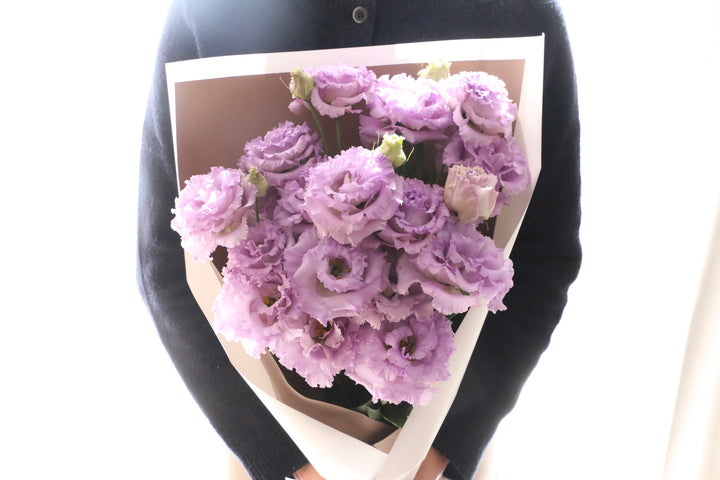 紫色のトルコキキョウの花束（6本）