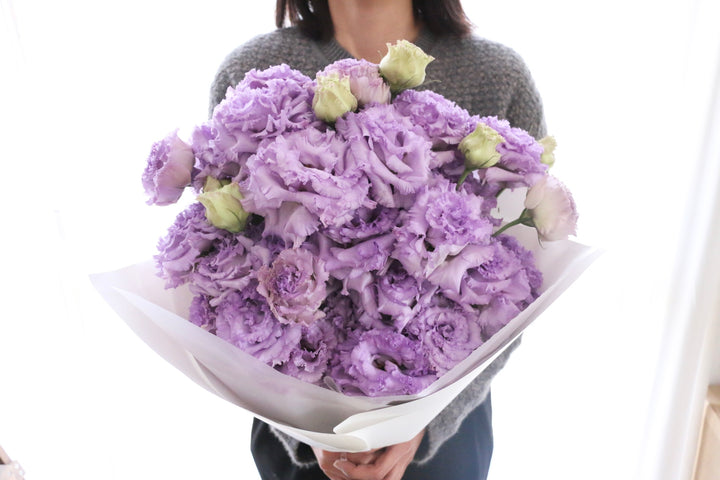 紫色のトルコキキョウの花束（8本）