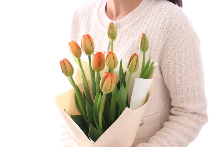 オレンジのチューリップの花束（9本）