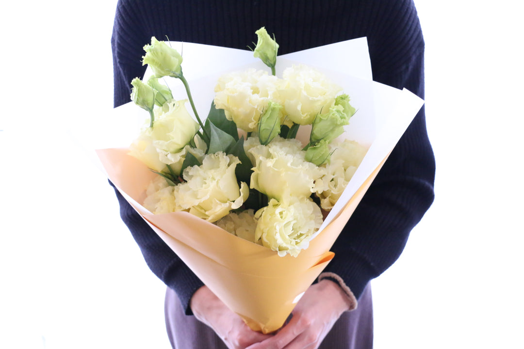 クリーム色のトルコキキョウの花束（4本）