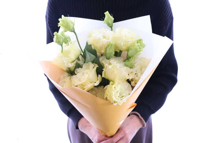 クリーム色のトルコキキョウの花束（4本）