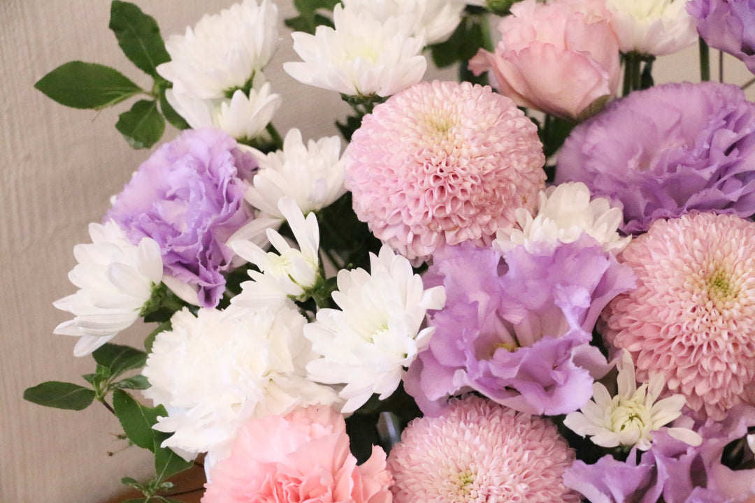 【供花】白色・ピンク色・紫色のお供えアレンジメント 8,000円