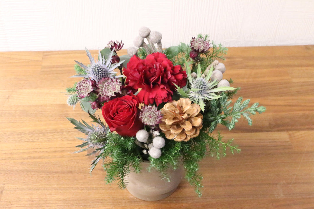 クリスマスの赤いバラ入りアレンジメント　Sサイズ　3,500円