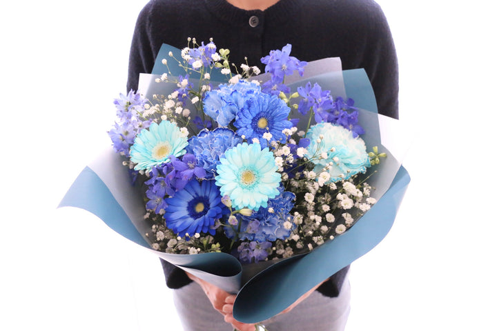 カスミソウ入り水色・青・白の花束 5,000円