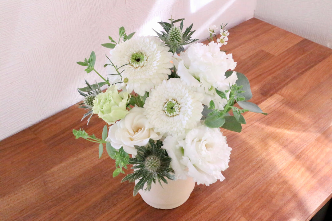 白・グリーンのアレンジメント 4,000円