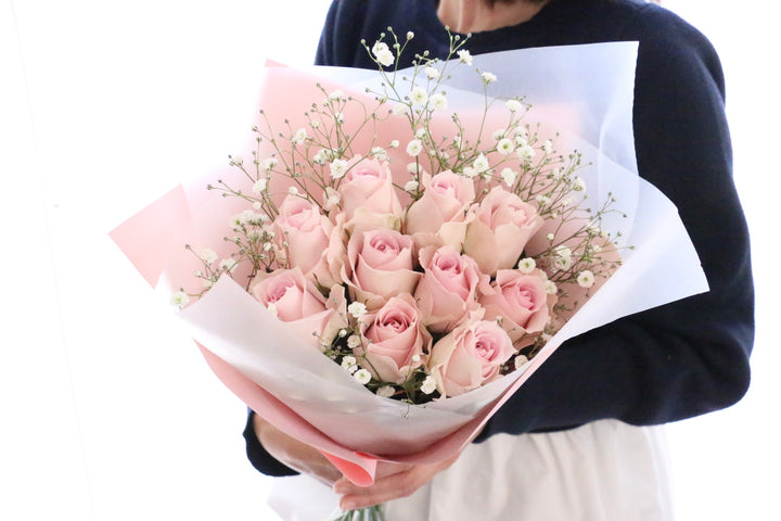 ピンク色バラとカスミソウの花束（10本）