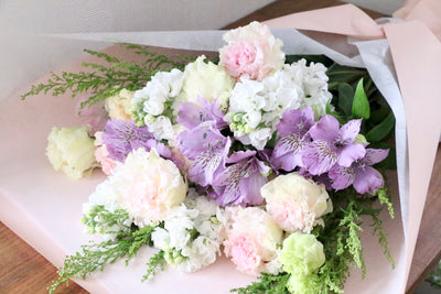 【供花】ピンク色のトルコキキョウ入り紫色・ピンク色のお供え花束　8,000円