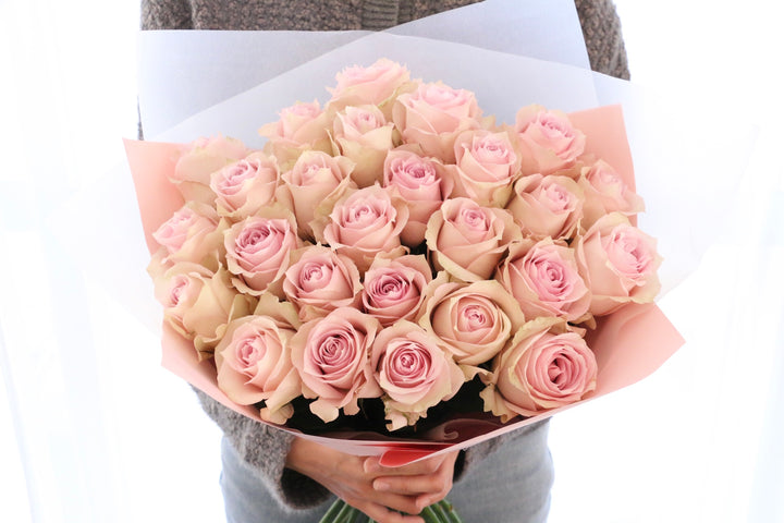 26本のピンク色のバラの花束