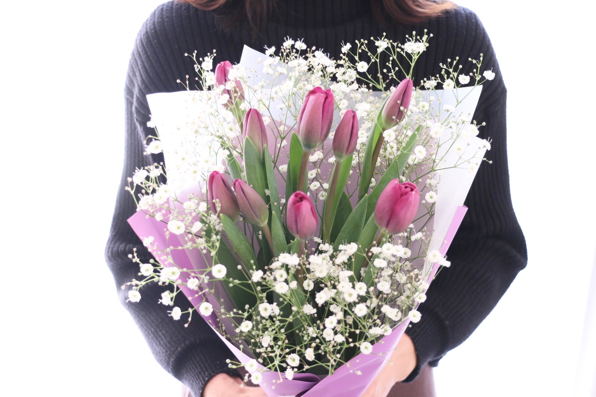 花束ブランケット◇紫×白のチューリップ 紫色のチューリップ（9本）とカスミソウの花束 – 花・花束の通販サイト
