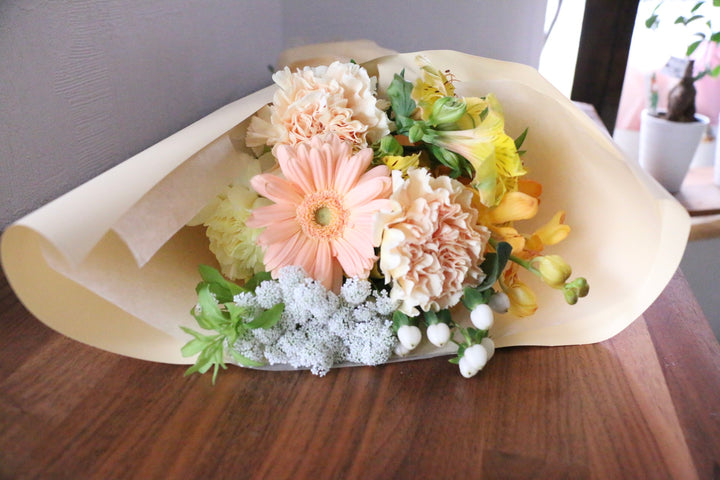 黄色・オレンジの花束　3,000円サイズ