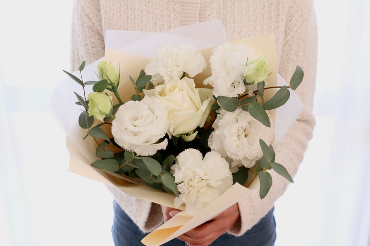 白・グリーンの花束 3,000円