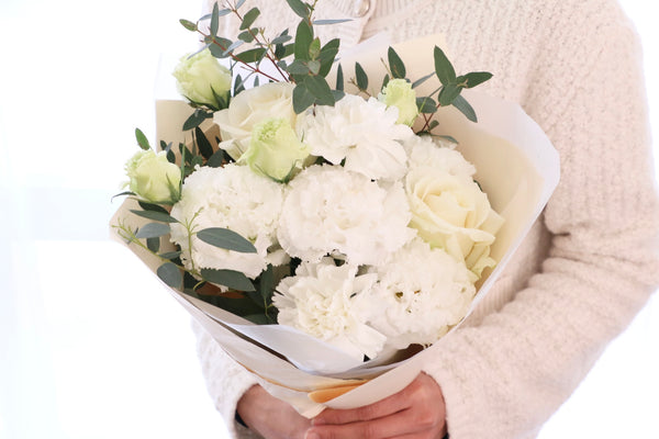 白・グリーンの花束 5,000円