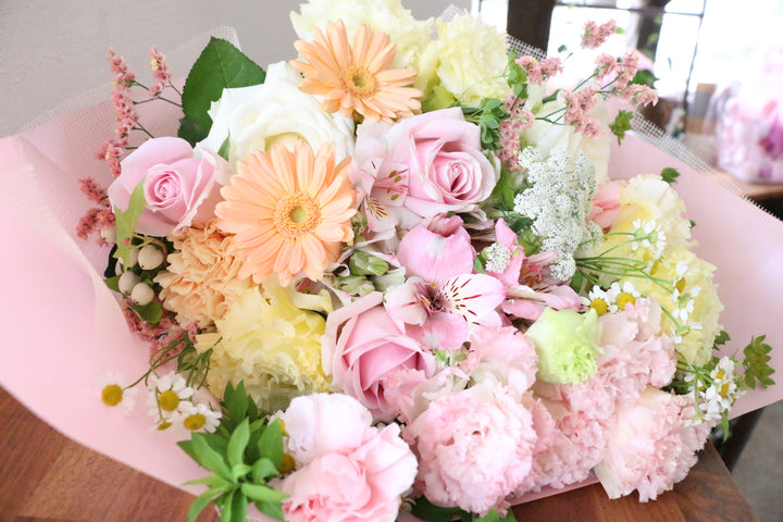 ピンク・黄色の花束　12,000円サイズ