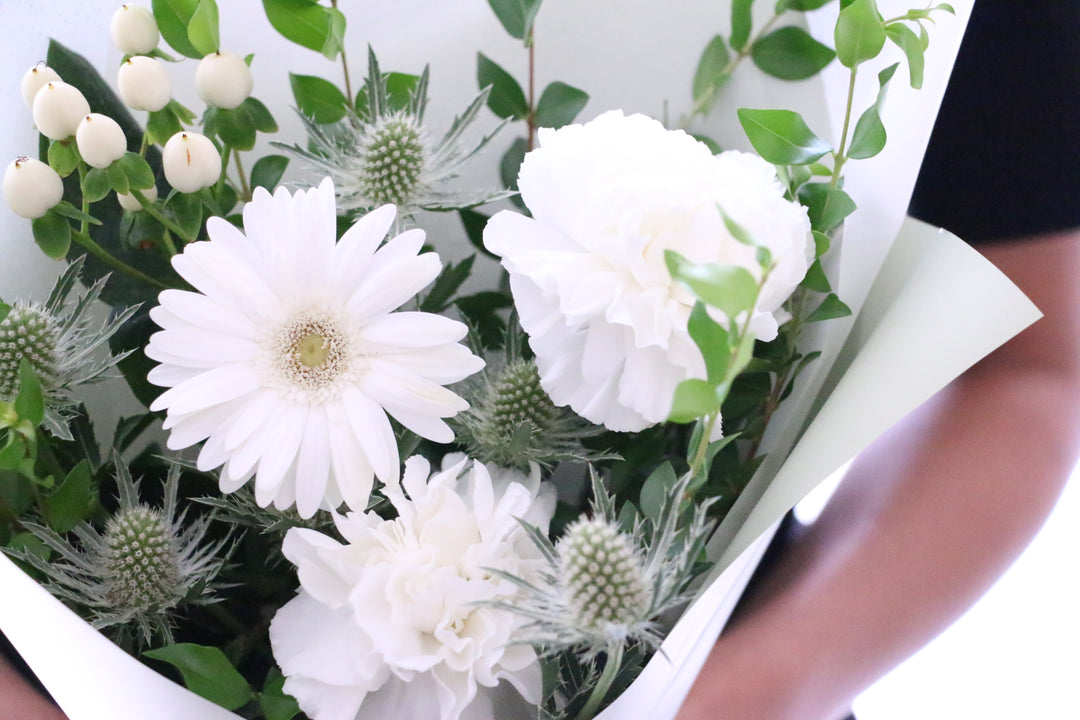白・グリーンの花束 3,000円