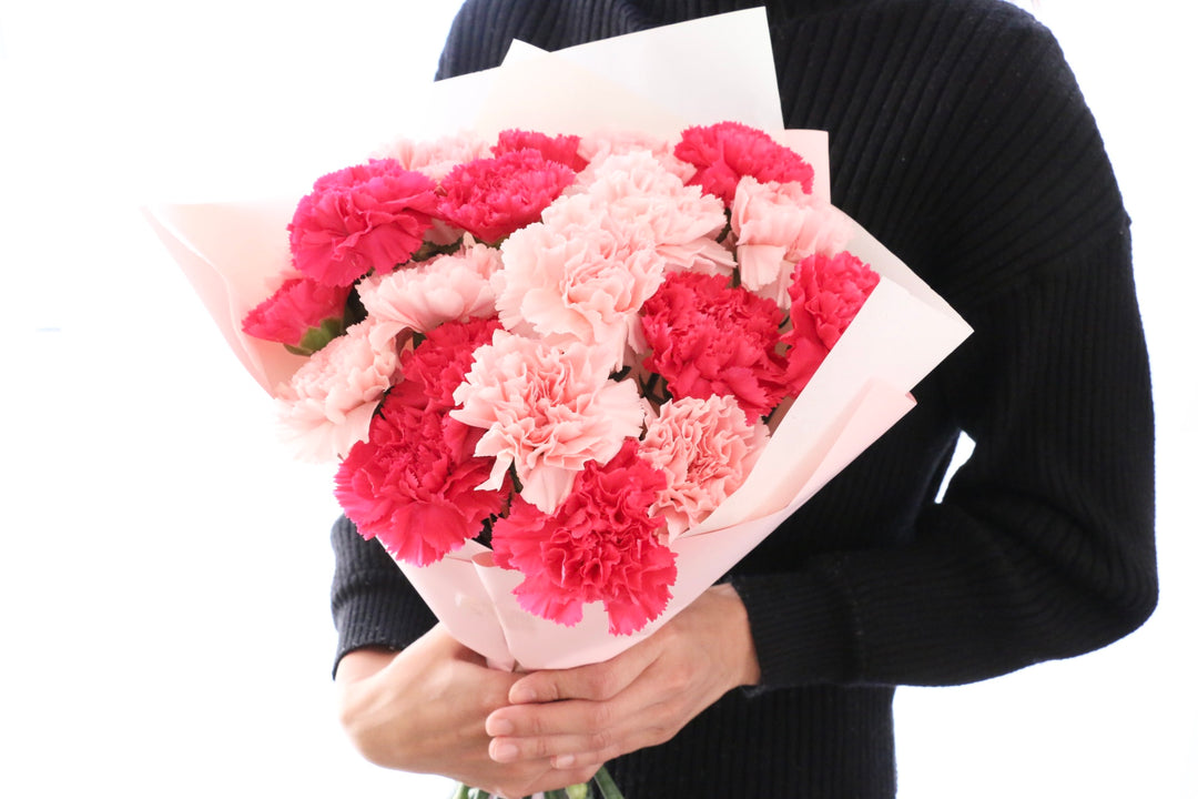 ピンク色ミックスのカーネーションの花束（20本）
