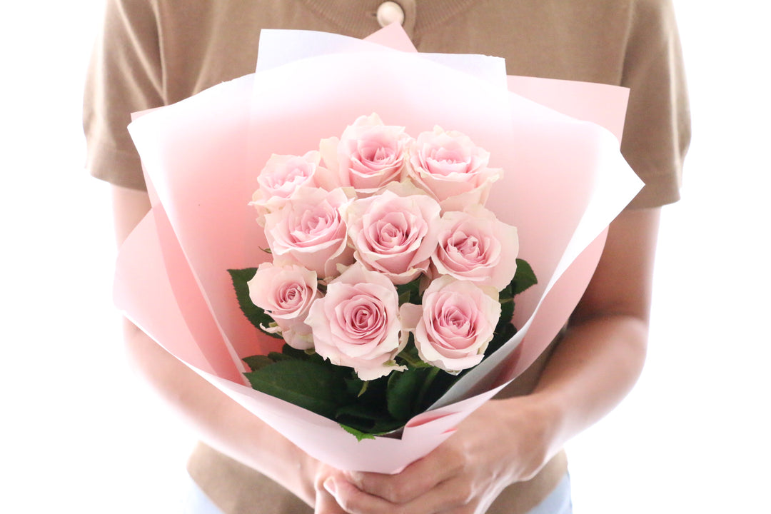 9本のピンク色のバラの花束