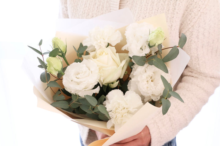 白・グリーンの花束 3,000円