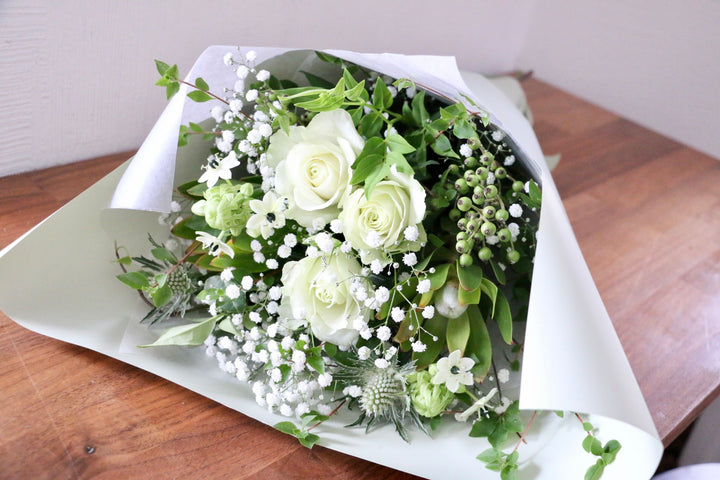 白・グリーンの花束 6,000円