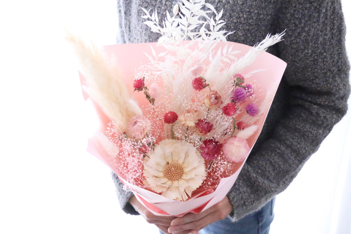 ピンク色のドライフラワーの花束 Mサイズ　5,000円