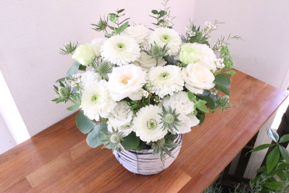 白・グリーンのアレンジメント 12,000円