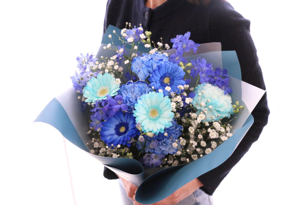 カスミソウ入り水色・青・白の花束 5,000円