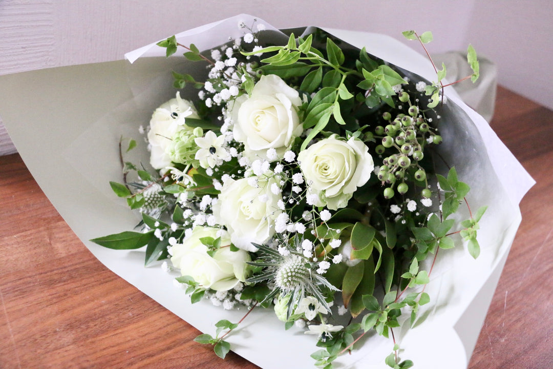 白・グリーンの花束 7,000円