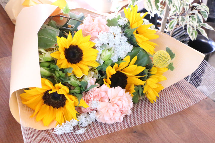 オレンジ色のひまわりの花束 Mサイズ