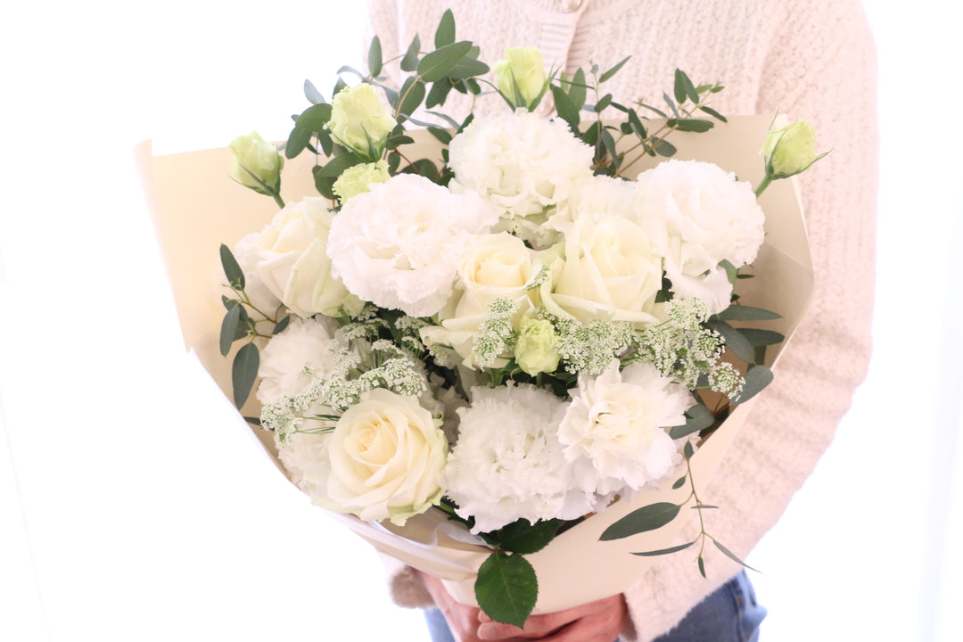 白・グリーンの花束 8,000円