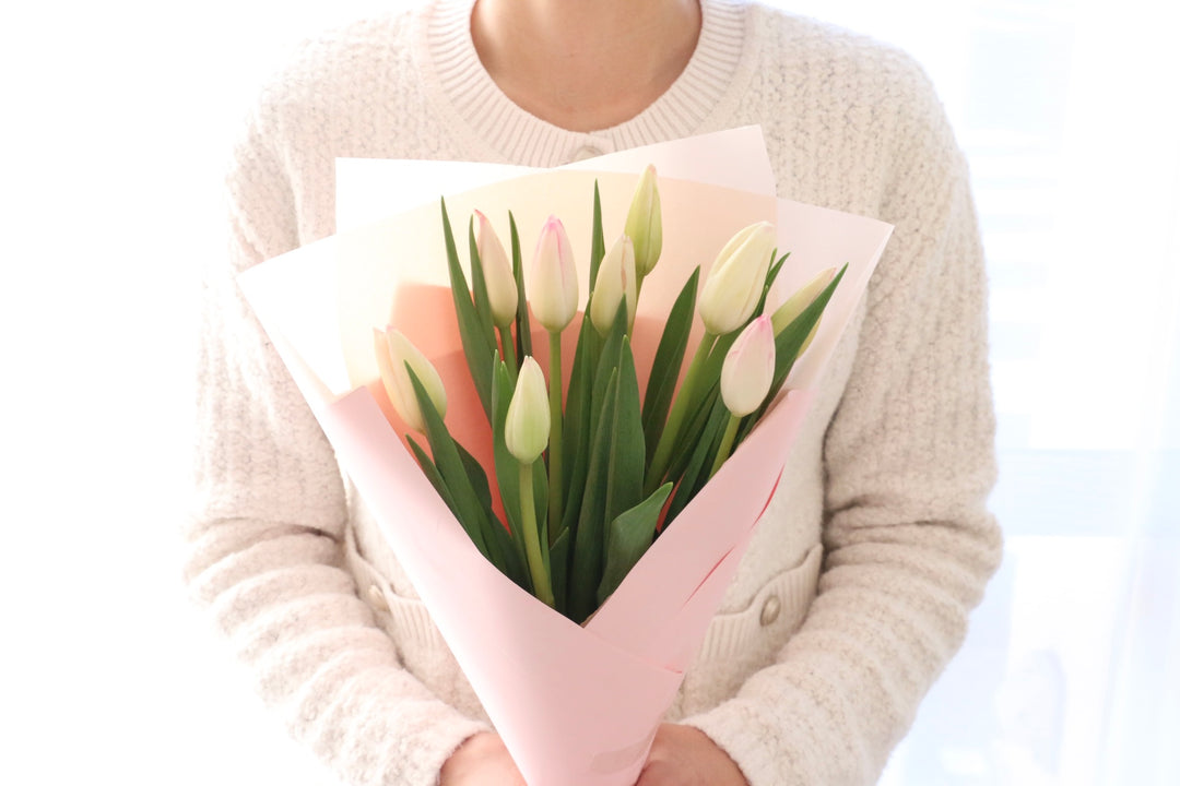 淡いピンクのチューリップの花束（9本）