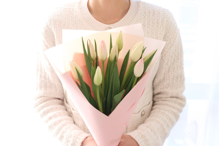 淡いピンクのチューリップの花束（9本）