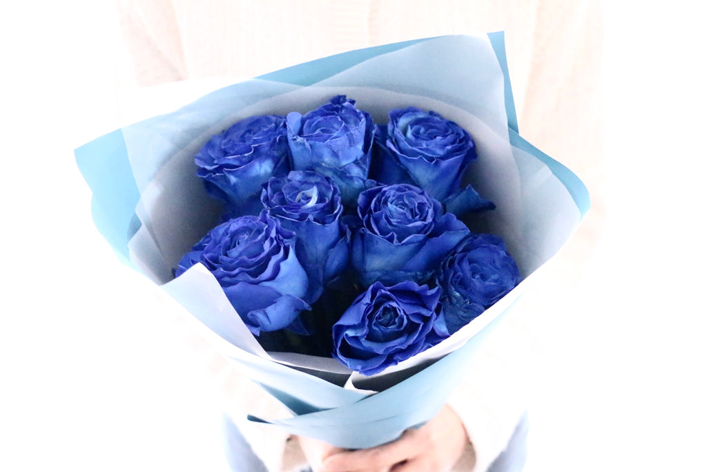 青いバラ 大輪 ドライフラワーの花束 ♬ 大輪】8本の青いバラの花束 – 花・花束の通販サイト｜HanaTaku