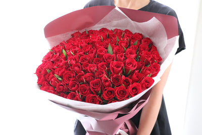 【プロポーズ】108本の赤いバラの花束-結婚して下さい
