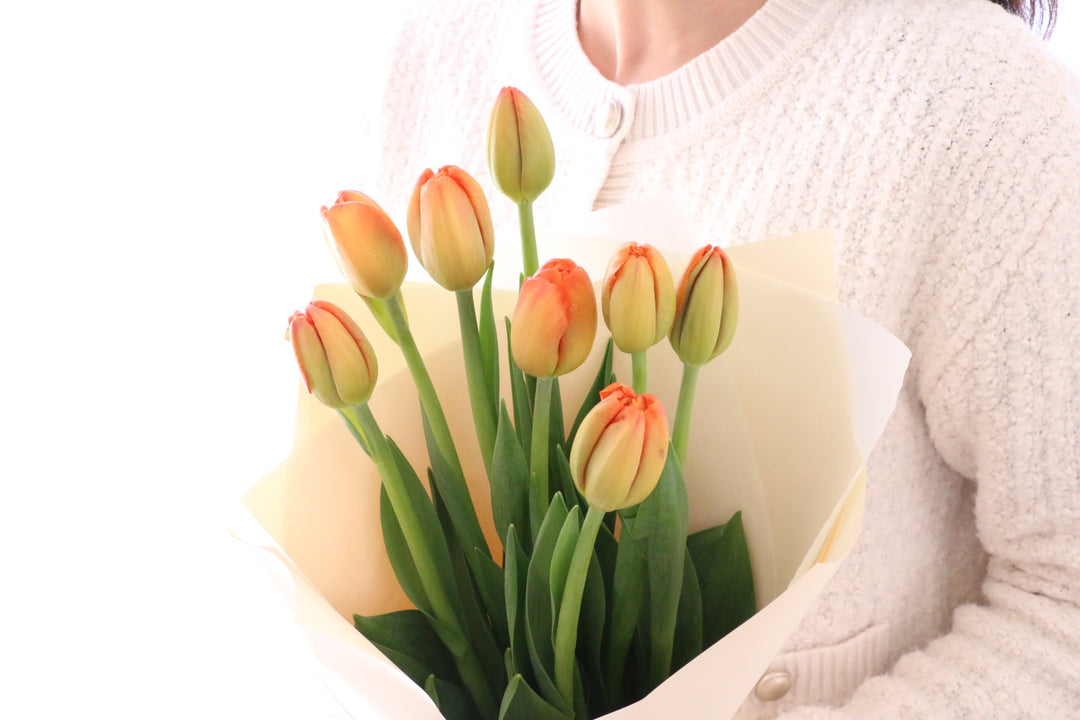 オレンジのチューリップの花束（8本）