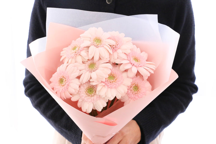 ピンク色のガーベラの花束（9本）-いつまでも一緒にいてください