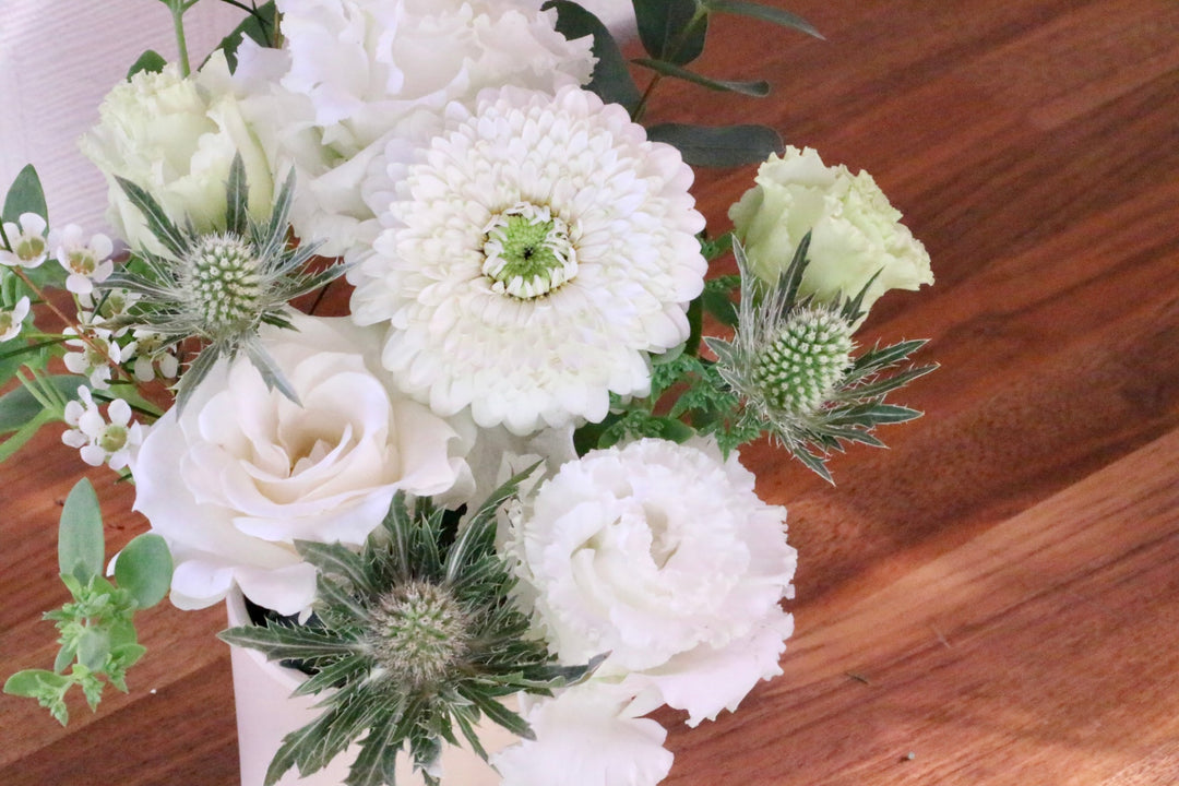 白・グリーンのアレンジメント 3,000円