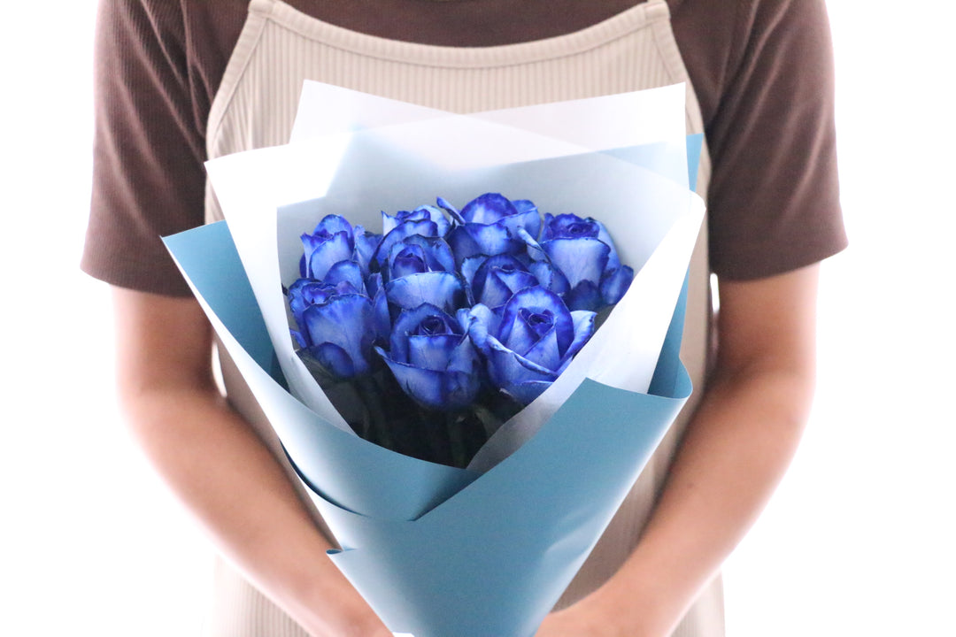 9本の青いバラの花束