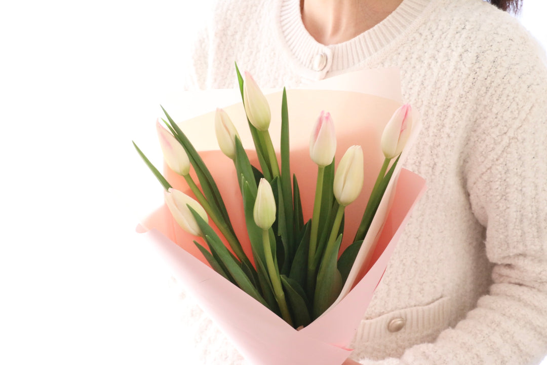 淡いピンクのチューリップの花束（8本）
