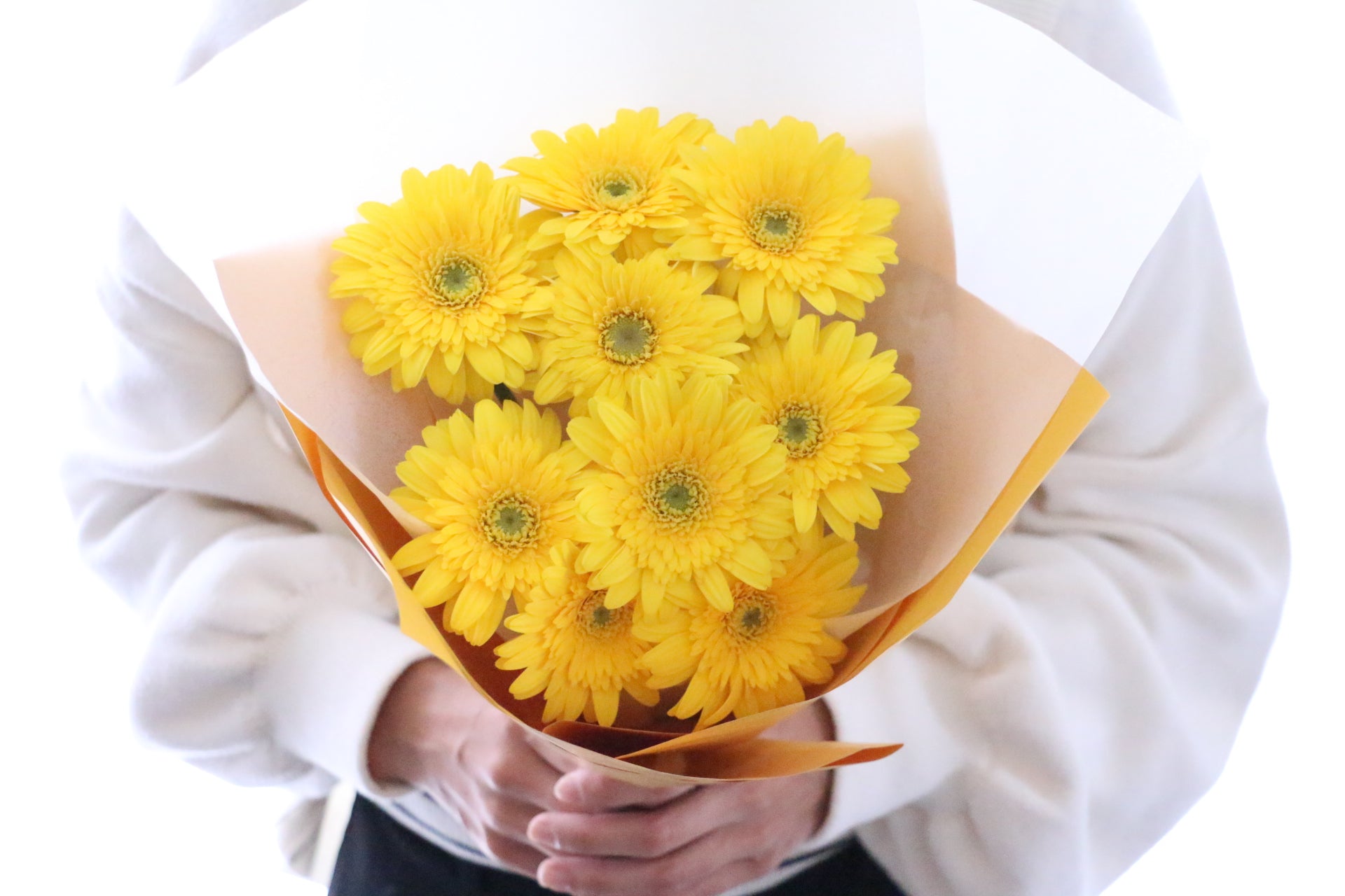 黄色のガーベラの花束（9本）-いつまでも一緒にいてください – 花